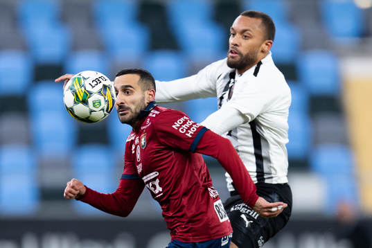 Örgrytes Sargon Abraham och Nordic Uniteds Joshua Mintah Adomako