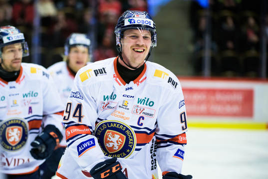 Växjös Joel Persson jublar