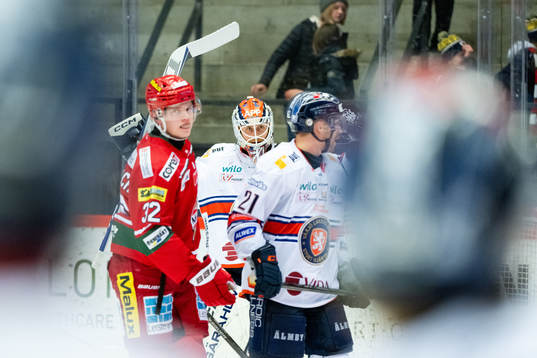 Växjös målvakt Adam Åhman jublar