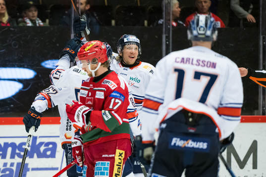 Växjös Joel Persson jublar efter1-3