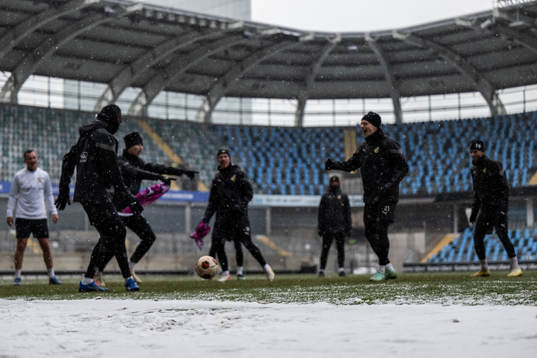 Snow next to the pitch