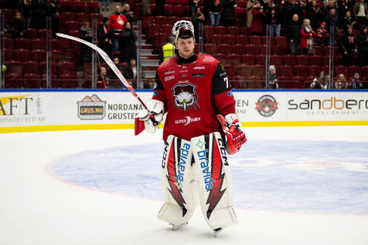 Malmö Redhawks målvakt Daniel Marmenlind jublar