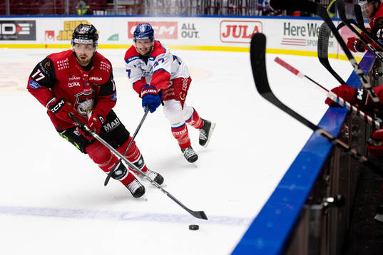 Malmö Redhawks Johan Ivarsson och Oskarshamns Austin Wagner