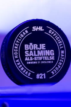 Matchpuck med Börje Salming ALS-stiftelse logo