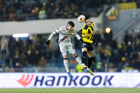 Gustavo Puerta of Bayer Leverkusen and Srdjan Hrstic of BK