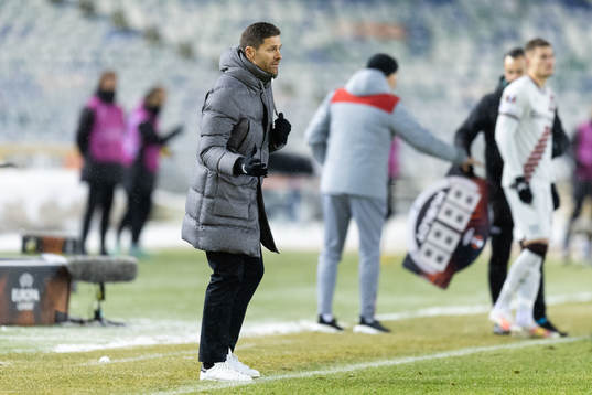 Head coach Xabi Alonso of Bayer Leverkusen