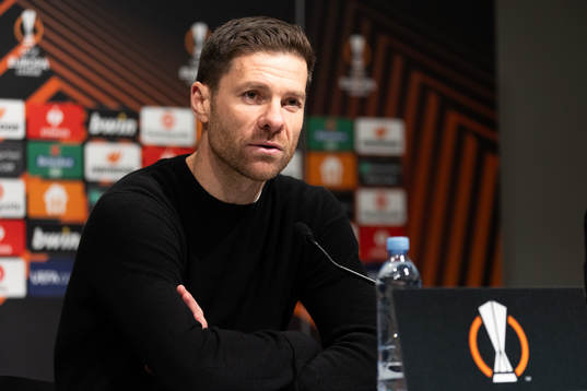 Head coach Xabi Alonso of Bayer Leverkusen