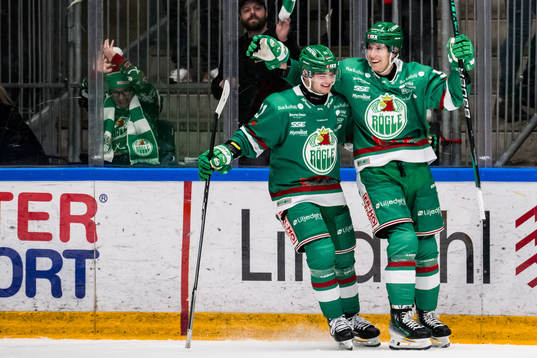 Rögles Henry Bowlby och Adam Tambellini jublar