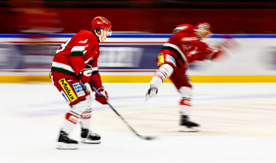 MoDos Theo Jacobsson före ishockeymatchen i SHL mellan