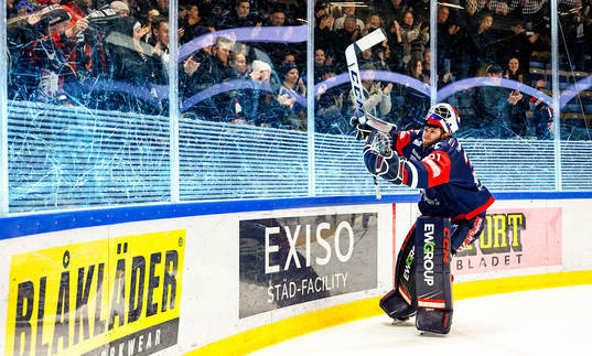 Linköpings målvakt Jesper Myrenberg jublar