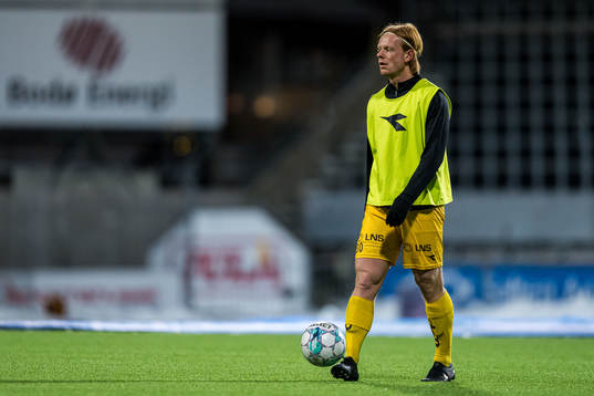 Adam Sørensen of Bodø/Glimt warms up ahead of the Eliteserien match between Bodø/Glimt and Sarpsborg 08 on December 3, 2023 in Bodø.