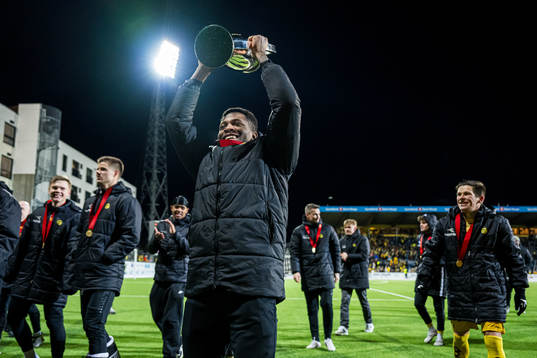 Pemi Moumbagna Faris of Bodø/Glimt celebrates with the trophy