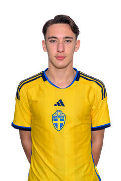 Edwin Ibrahimbegovic poserar för ett porträtt