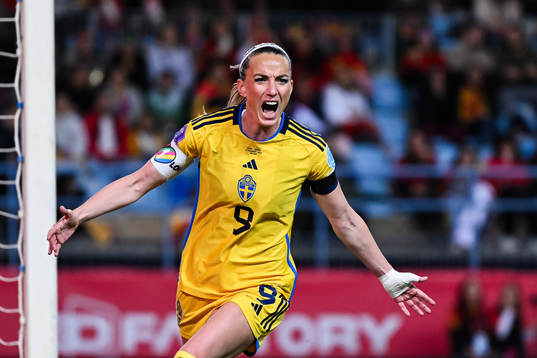 Bla gjennom flere bilder av Kosovare Asllani