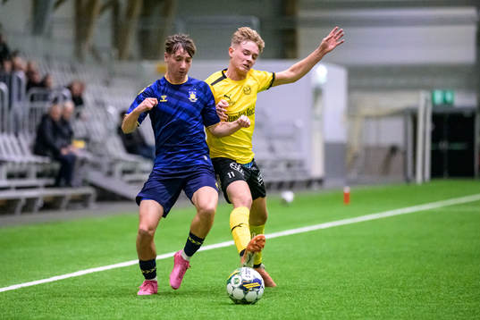 Bröndbys Magnus Buades och Mjällbys Viggo Rosenqvist