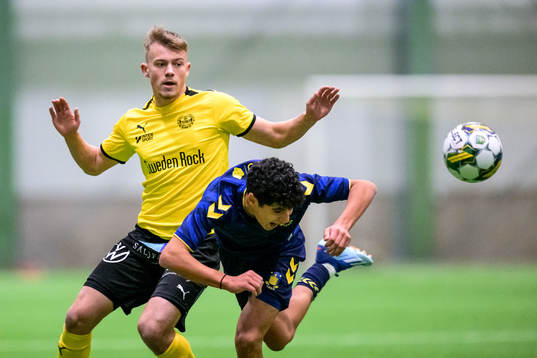 Mjällbys Vilmer Gehander och Bröndbys Danial Riaz