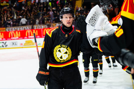 Brynäs Linus Ölund jublar