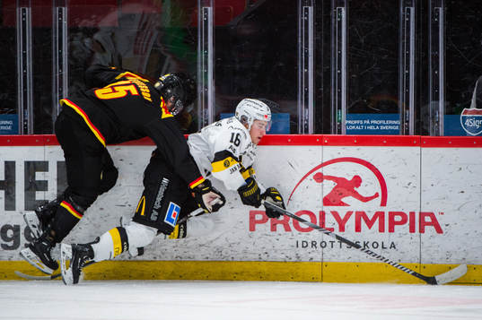Brynäs Simon Bertilsson och Västerås Gustaf Kangas
