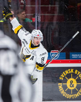 Västerås Nicholas Hutchison jublar