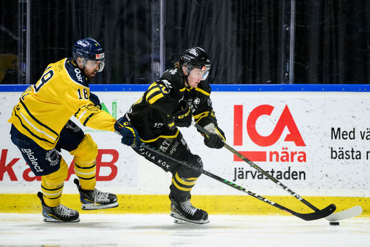 Södertälje SKs Linus Videll och AIKs Christoffer Björk