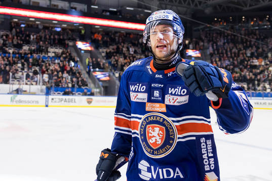 Växjö Lakers HCs Eric Martinsson jublar