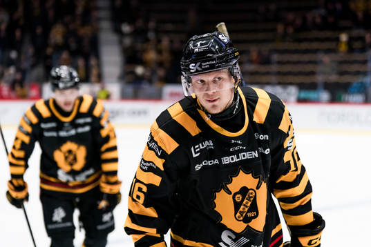Skellefteås Linus Lindström jublar