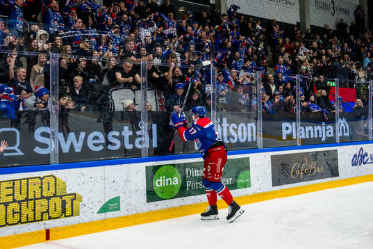 Oskarshamns Jonas Engström jublar