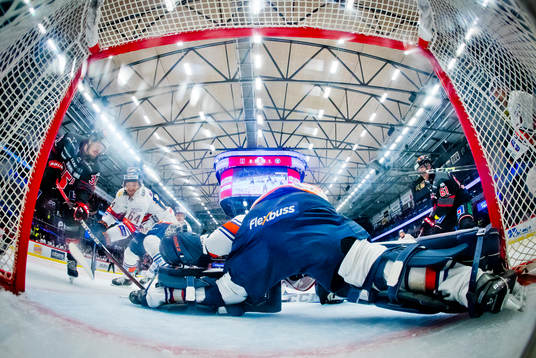 Örebros Emil Larsson och Växjös Eric Martinsson och