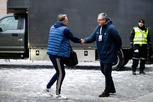 Erling Moe, head coach of Molde, and Rune Pedersen of NFF ahead of the cup final match between Bodø/Glimt and Molde on December 9, 2023 in Oslo. 