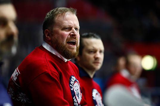 Linköpings tränare Klas Östman reagerar