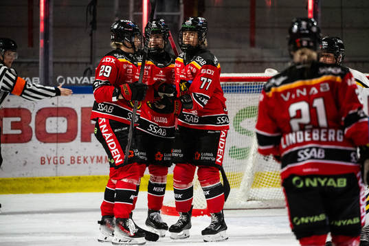 Luleås Emma Nordin, Petra Nieminen och Linnea Johansson