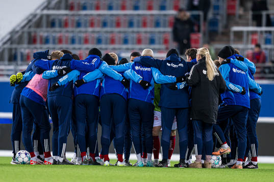Players of Vålerenga ahead of the Eliteserien playoff football match between Vålerenga and Kristiansund on December 10, 2023 in Oslo.