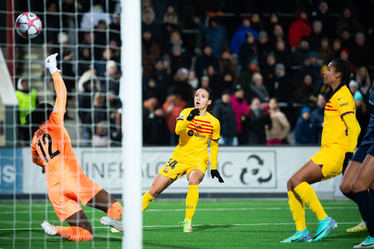 Aitana Bonmati of Barcelona scores  0-4 behind goalkeeper