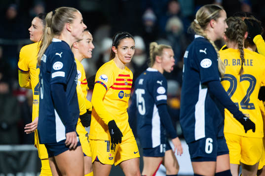 Aitana Bonmati of Barcelona celebrates with team mates