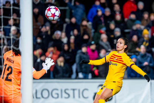 Bla gjennom flere bilder av Football, UEFA Women's Champions League, FC Rosengård - Barcelona