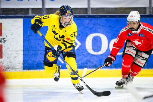 Sveriges Celine Tedenby och Schweizs Alina Marti