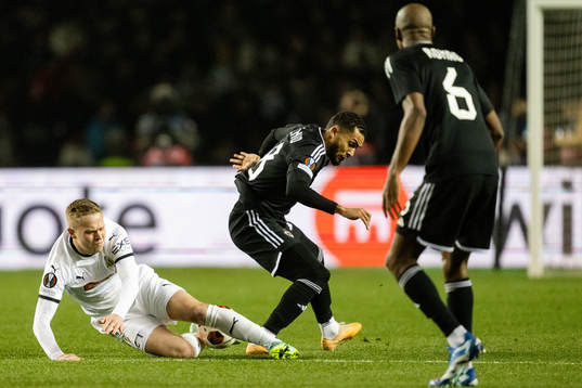 Tomas Olai Totland of Häcken and Juninho of Qarabag