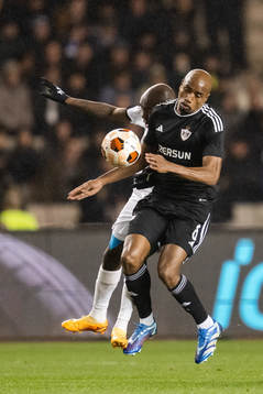 Edward Chilufya of Häcken and Julio Romao of Qarabag
