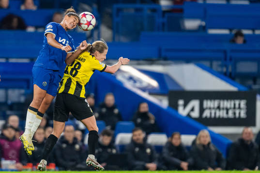 Jessica Carter of Chelsea and Anna Anvegård of Häcken
