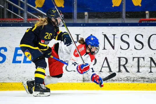 Sveriges Celine Tedenby och Tjeckiens Denisa Krizova
