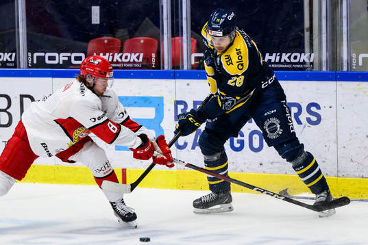 Almtunas Kalle Eriksson och Södertäljes Emil Alba