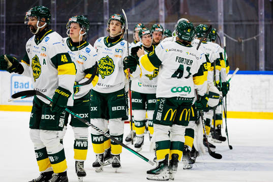 Björklövens spelare jublar