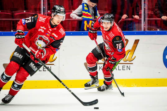 Malmö Redhawks Tomi Sallinen värmer upp innan