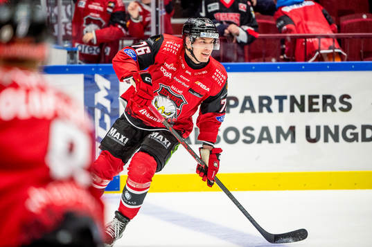 Malmö Redhawks Tomi Sallinen värmer upp innan