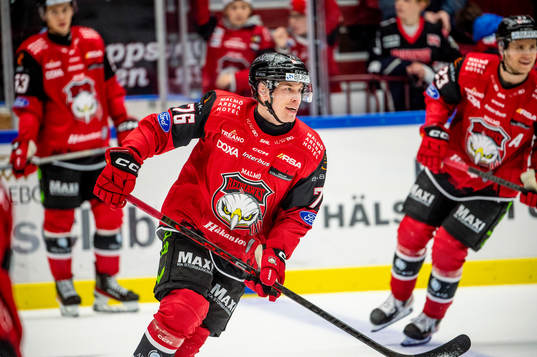 Malmö Redhawks Tomi Sallinen värmer upp innan