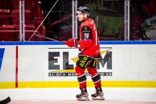 Malmö Redhawks Tomi Sallinen värmer upp innan