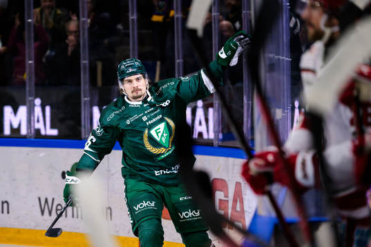 Färjestads David Tomasek jublar