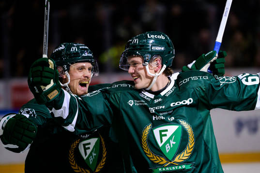 Färjestads Magnus Nygren och Noel Fransén jublar