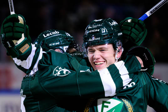 Färjestads Magnus Nygren och Noel Fransén jublar