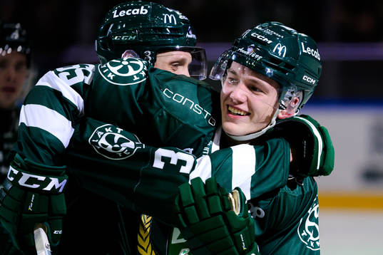Färjestads Magnus Nygren och Noel Fransén jublar